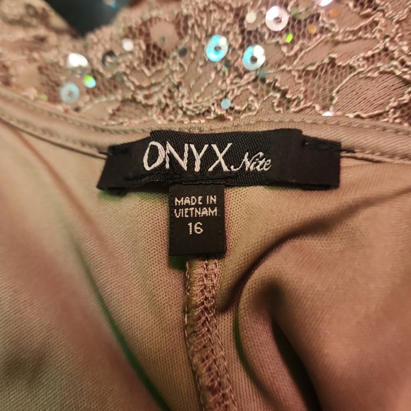 ❥This captivating cocktail dress by Onyx Nite is perfect for so many occasions♡♡ - Picture 7 of 9